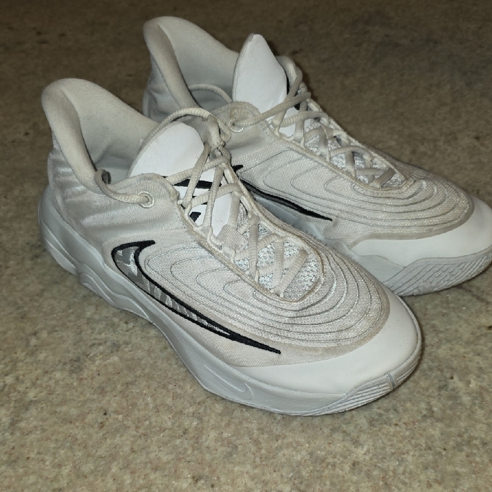 Nike White and Black Basketball Sneakers